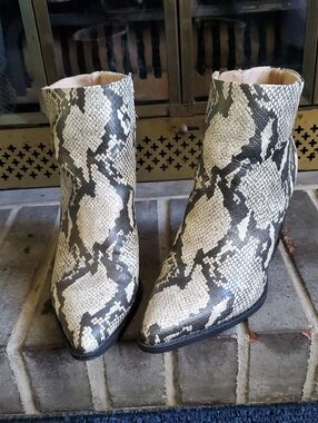 Naturalizer Soul Faux Snakeskin Ankle Boot Size 10